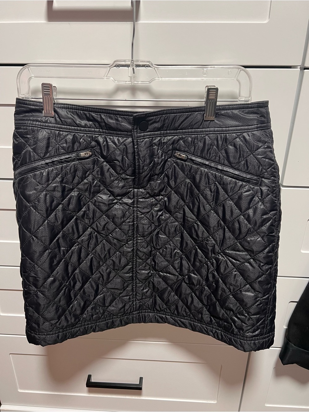 Athleta Snow Stomper quilted puffer mini skirt in black